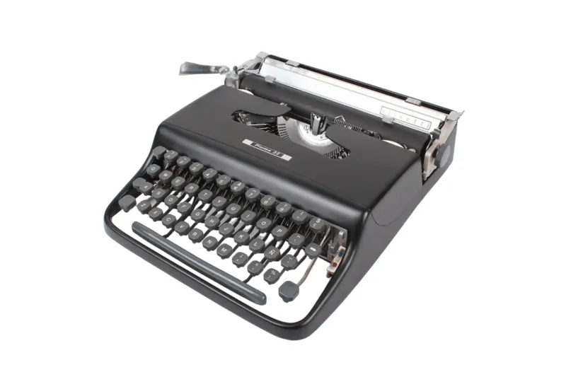 Olivetti Pluma 22 Black Vintage, Manual Typewriter, Refurbished