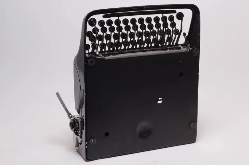 Olivetti Pluma 22 Glossy Black, Vintage Manual Typewriter, Restored
