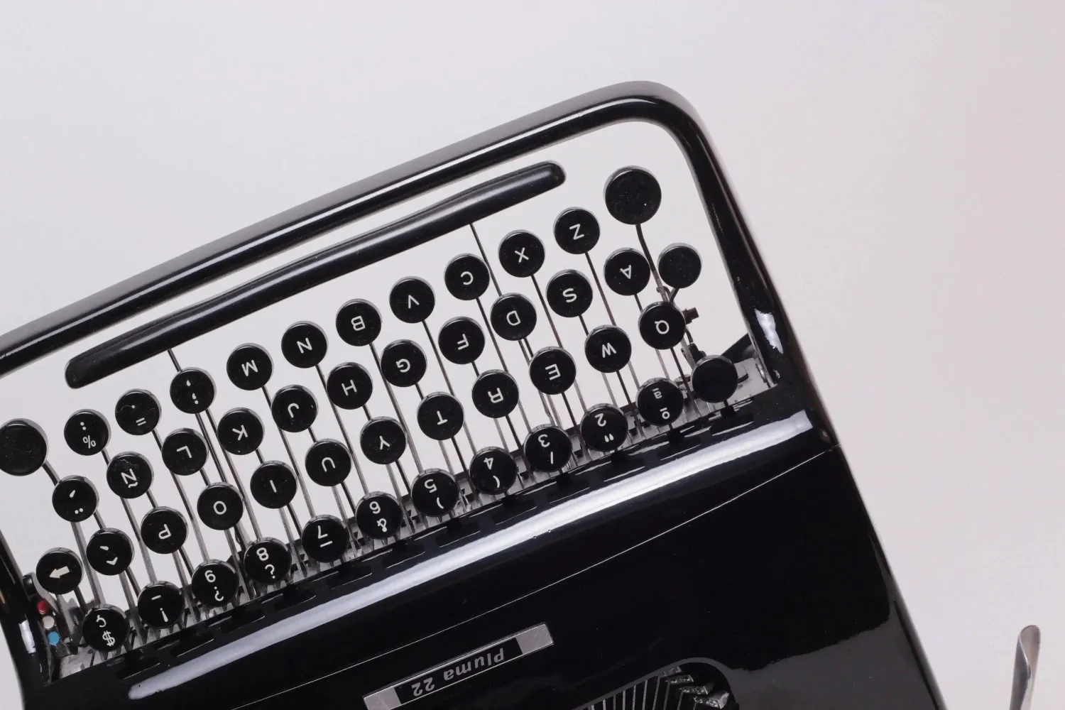 Olivetti Pluma 22 Glossy Black, Vintage Manual Typewriter, Restored