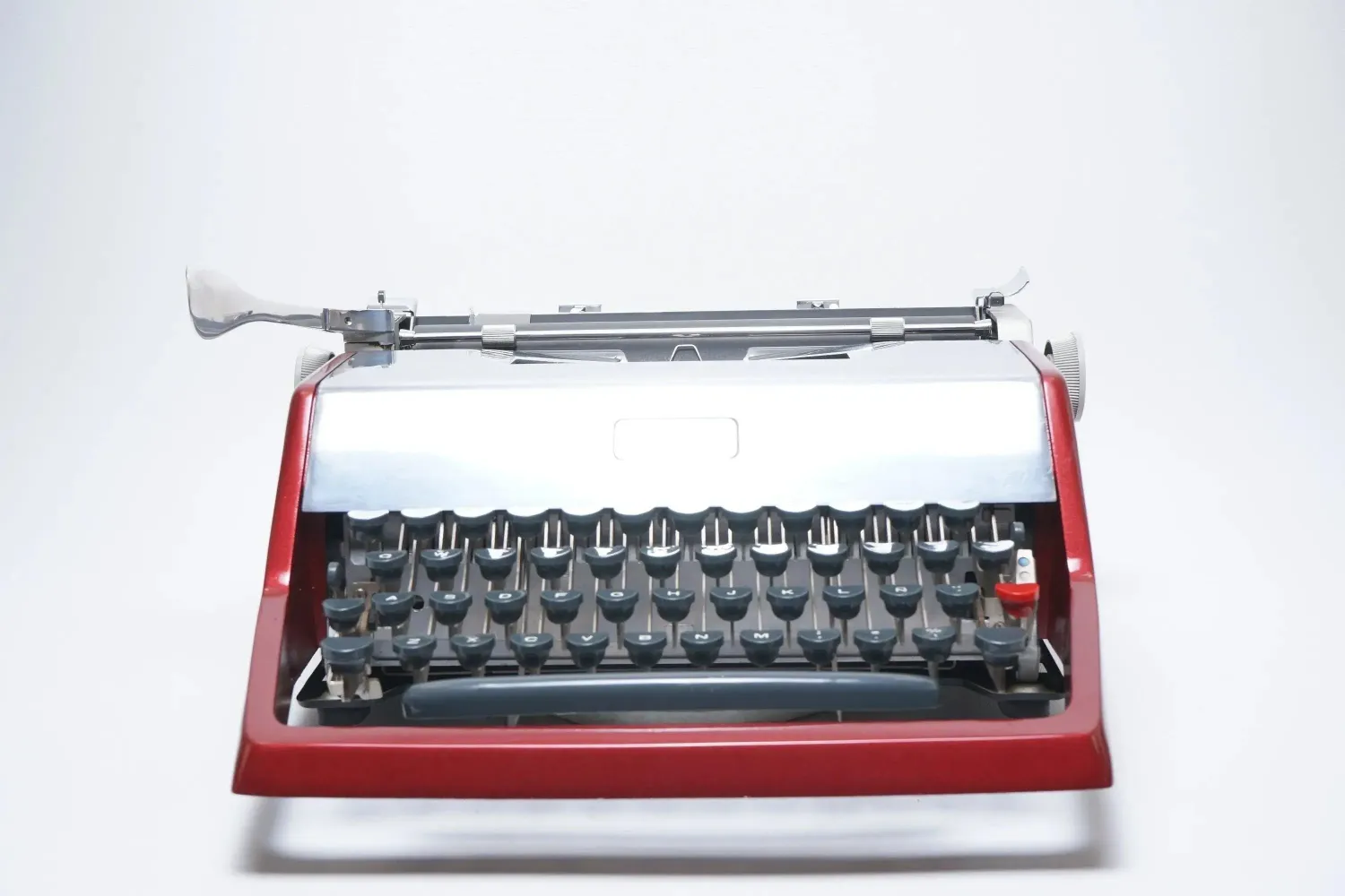 Olivetti Studio de Luxe, Burgundy, Black Vintage Typewriter, Restored