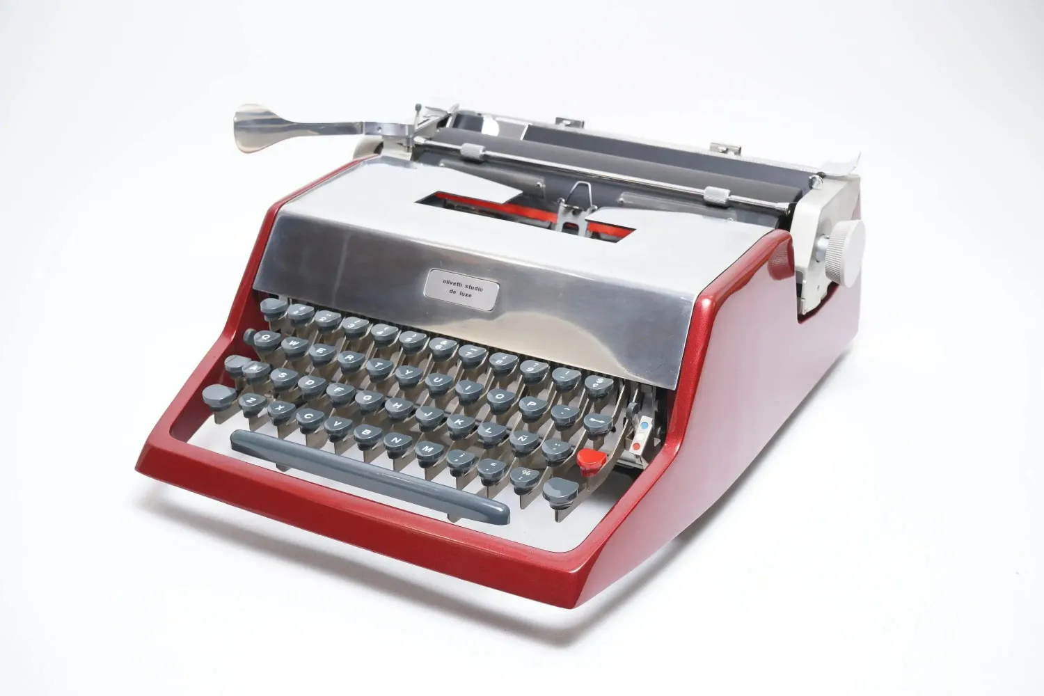 Olivetti Studio de Luxe, Burgundy, Black Vintage Typewriter, Restored