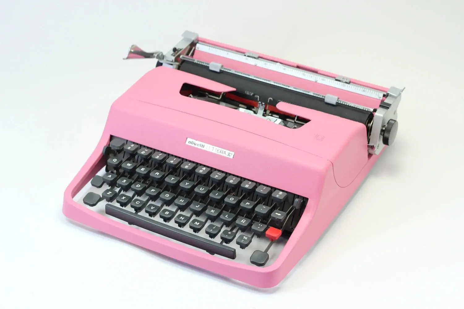 Olivetti Lettera 32 Pink, Vintage Manual Typewriter, Refurbished
