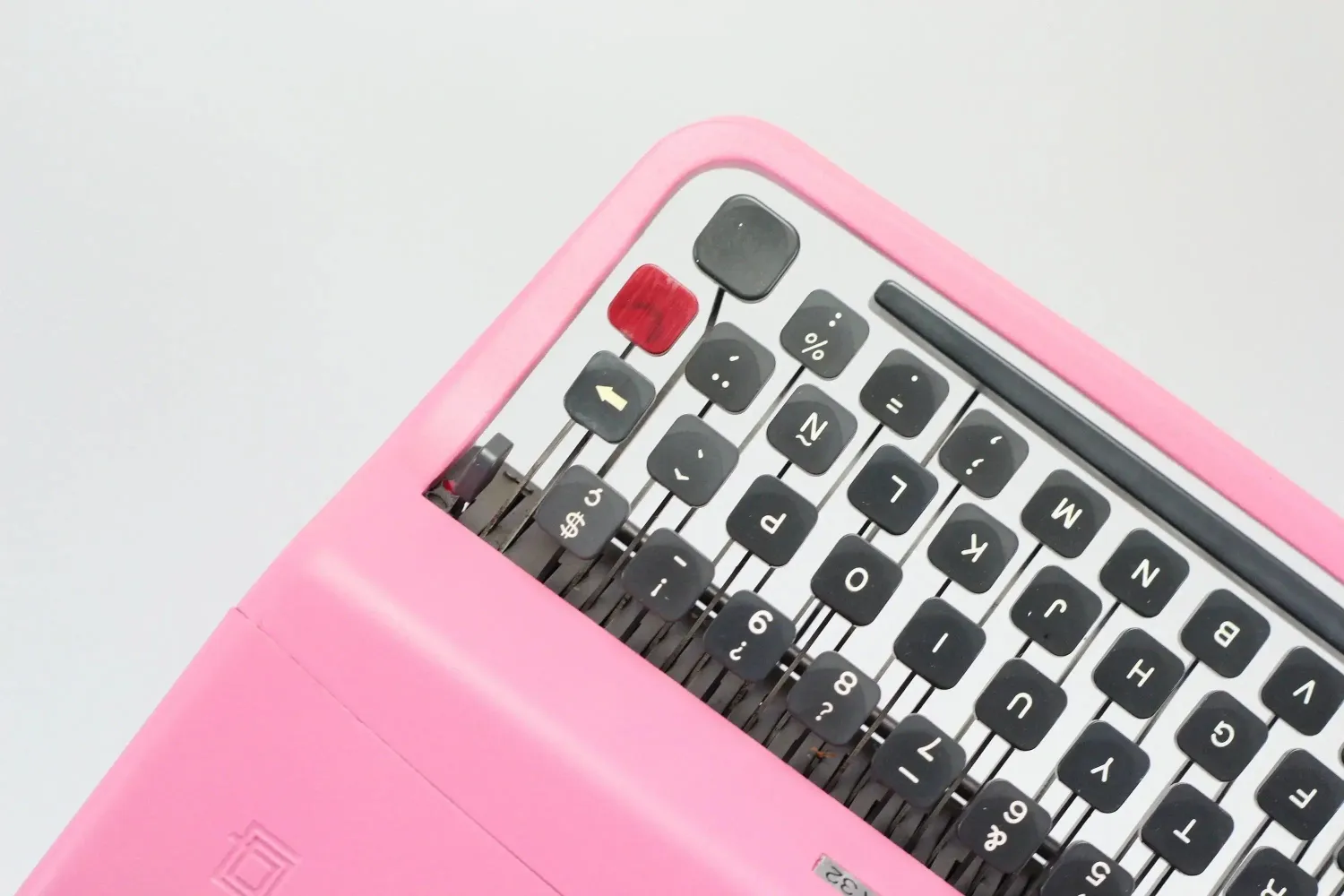 Olivetti Lettera 32 Pink, Vintage Manual Typewriter, Refurbished