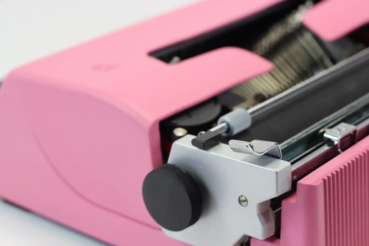 Olivetti Lettera 32 Pink, Vintage Manual Typewriter, Refurbished