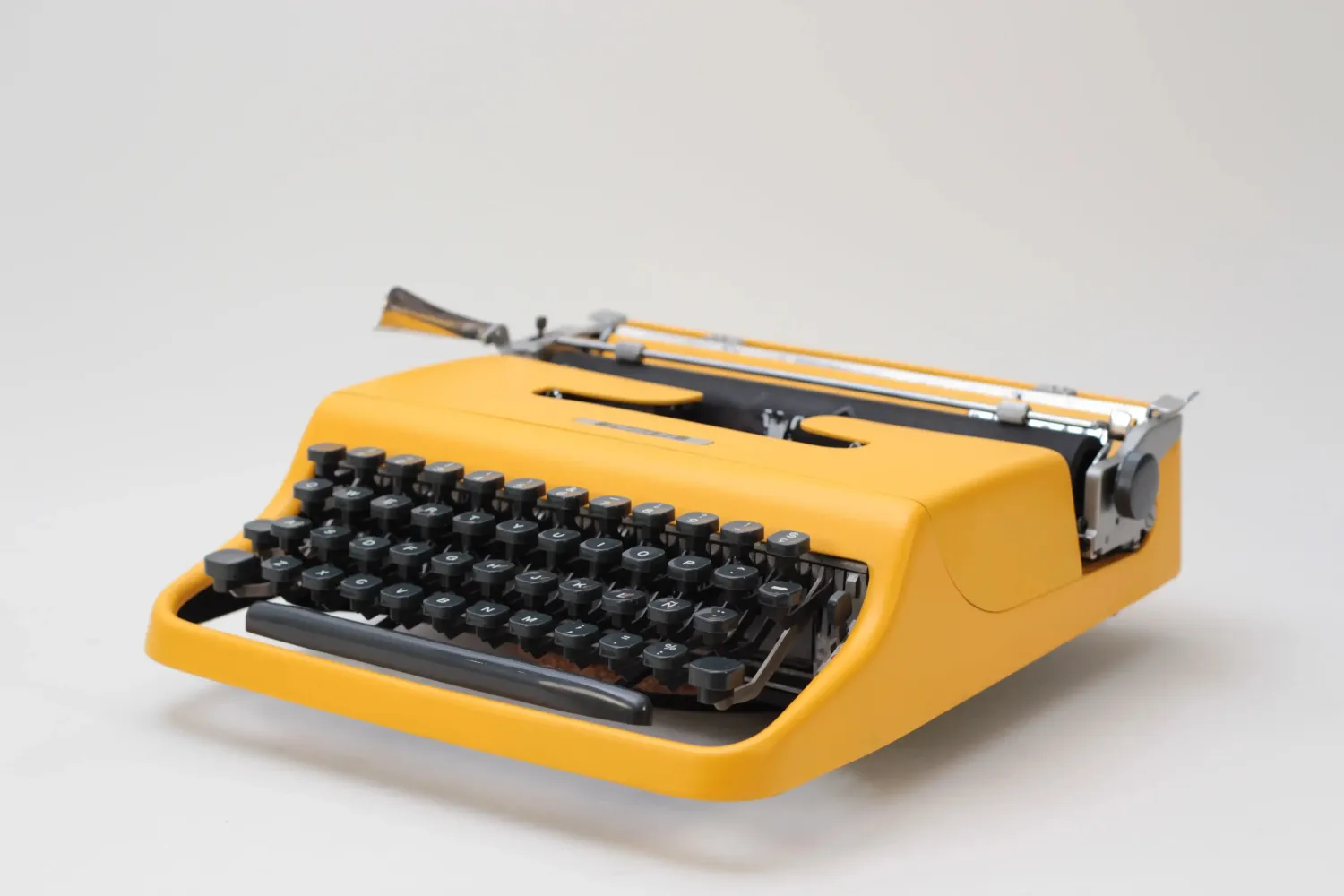 Olivetti Pluma 22 Yellow, Vintage Manual Typewriter, Refurbished