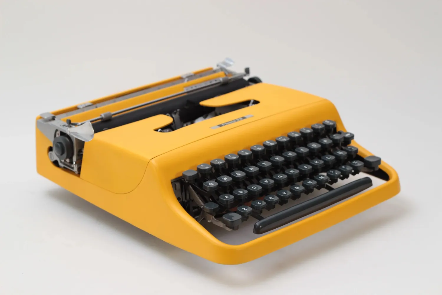 Olivetti Pluma 22 Yellow, Vintage Manual Typewriter, Refurbished
