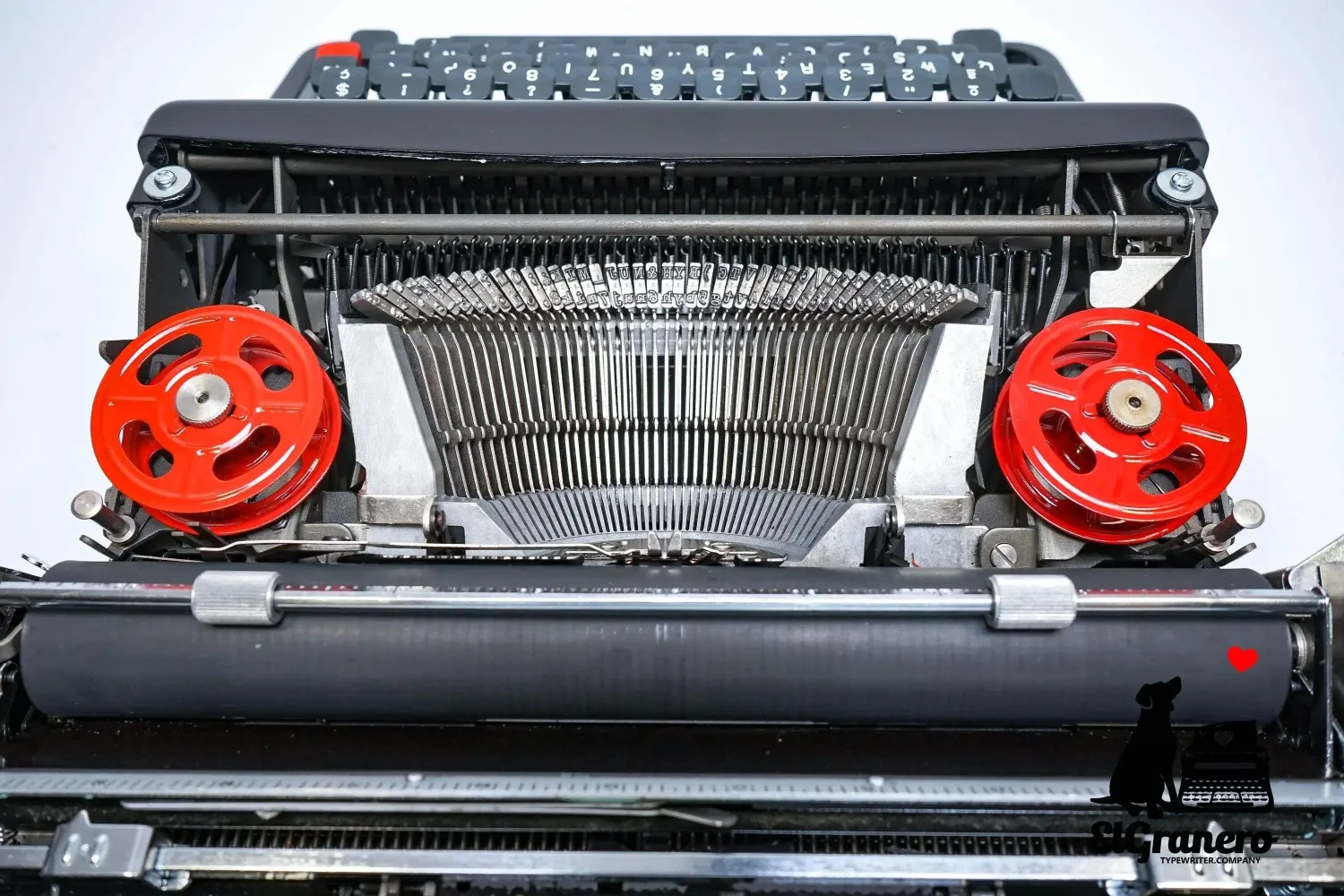 Olivetti Lettera 32 Glossy Black, Vintage Manual Typewriter, Restored