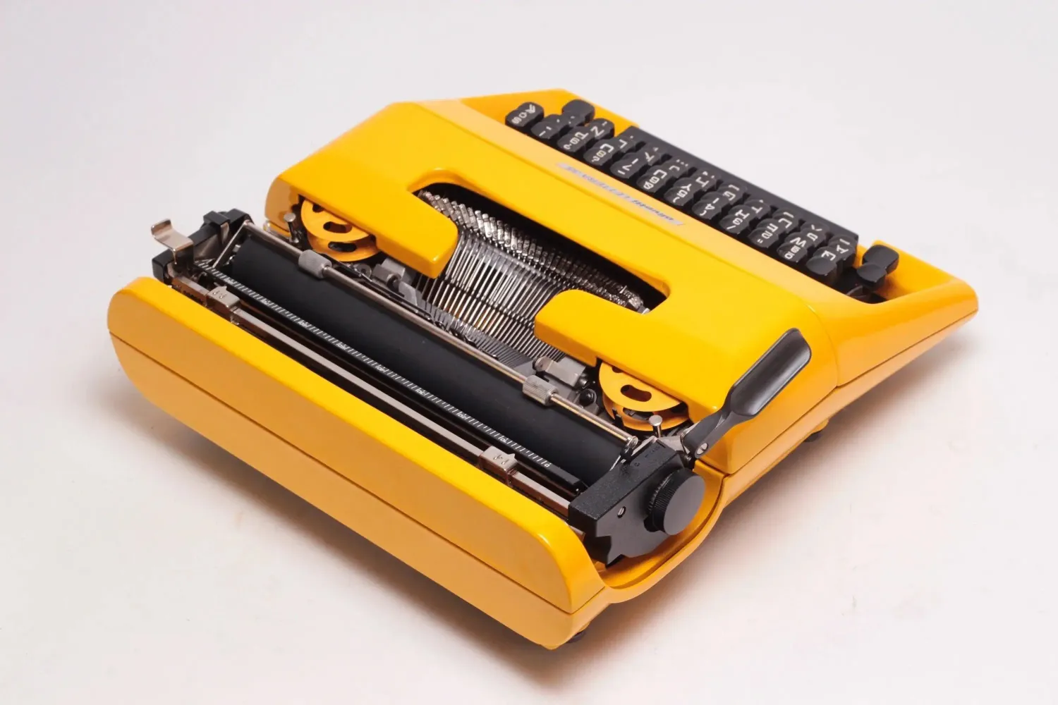 Olivetti Lettera 35 Glossy Yellow Vintage, Manual Typewriter, Restored