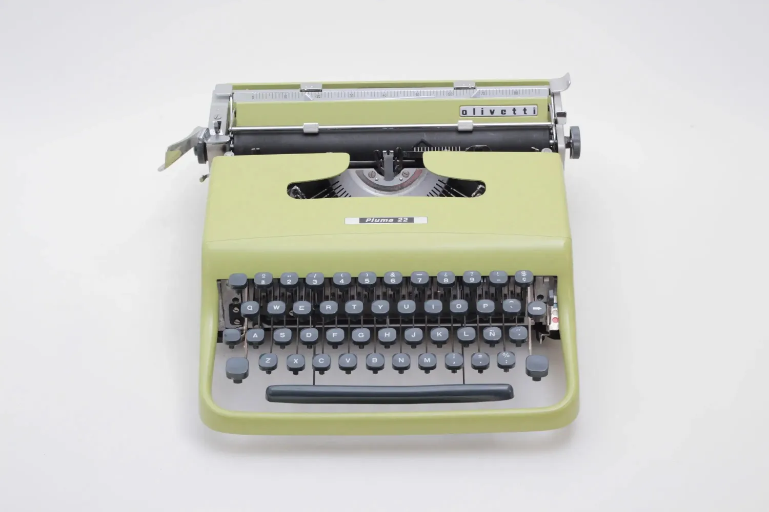 Olivetti Pluma 22, Original Green Manual Vintage Typewriter, Serviced