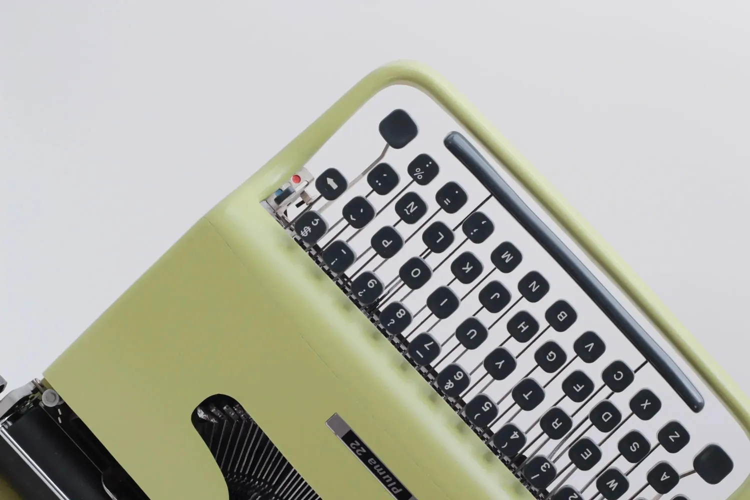 Olivetti Pluma 22, Original Green Manual Vintage Typewriter, Serviced