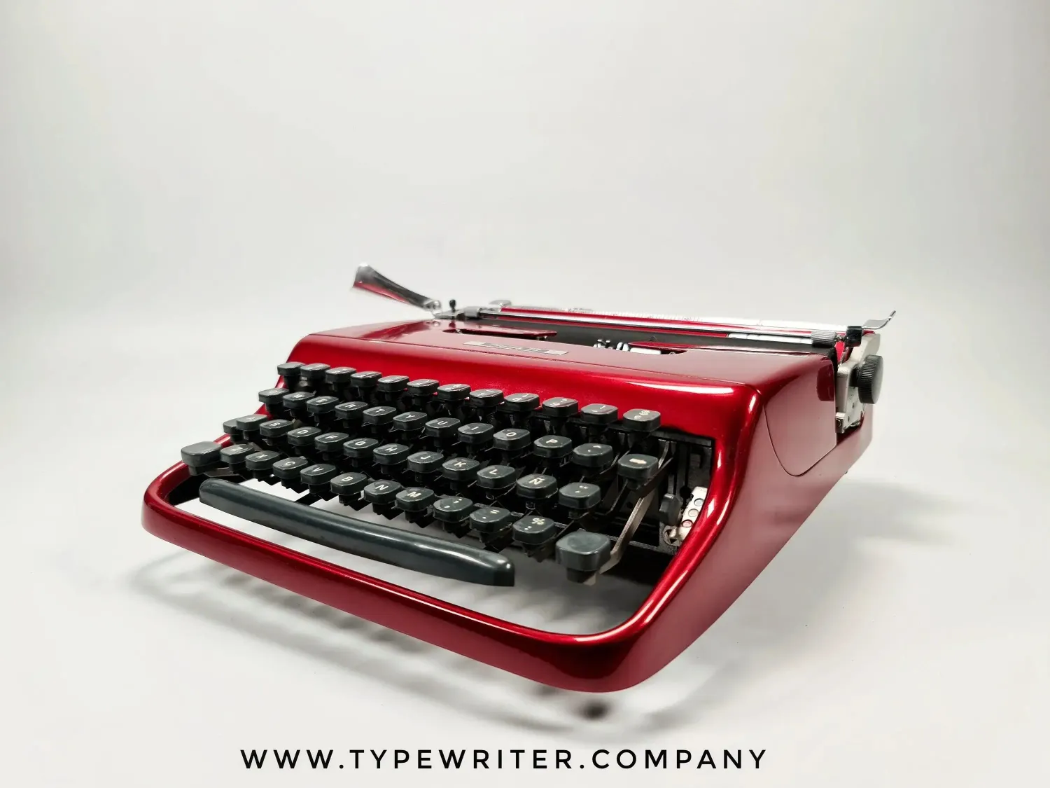 Olivetti Pluma 22 Coral Red, Vintage Manual Typewriter, Refurbished