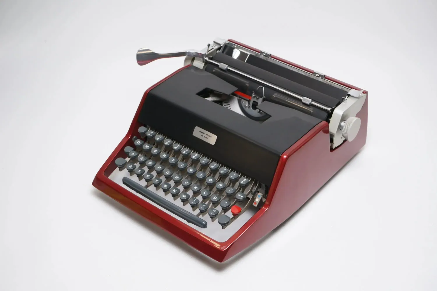 Olivetti Studio de Luxe, Burgundy, Black Vintage Typewriter, Restored