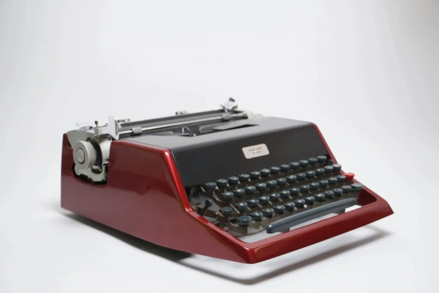 Olivetti Studio de Luxe, Burgundy, Black Vintage Typewriter, Restored