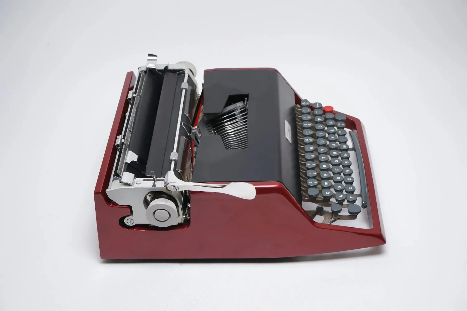 Olivetti Studio de Luxe, Burgundy, Black Vintage Typewriter, Restored
