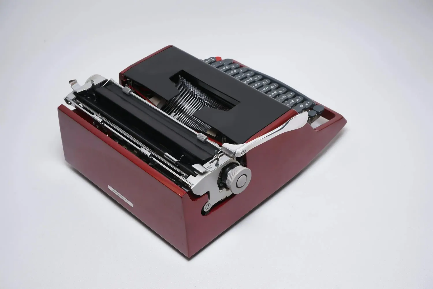 Olivetti Studio de Luxe, Burgundy, Black Vintage Typewriter, Restored