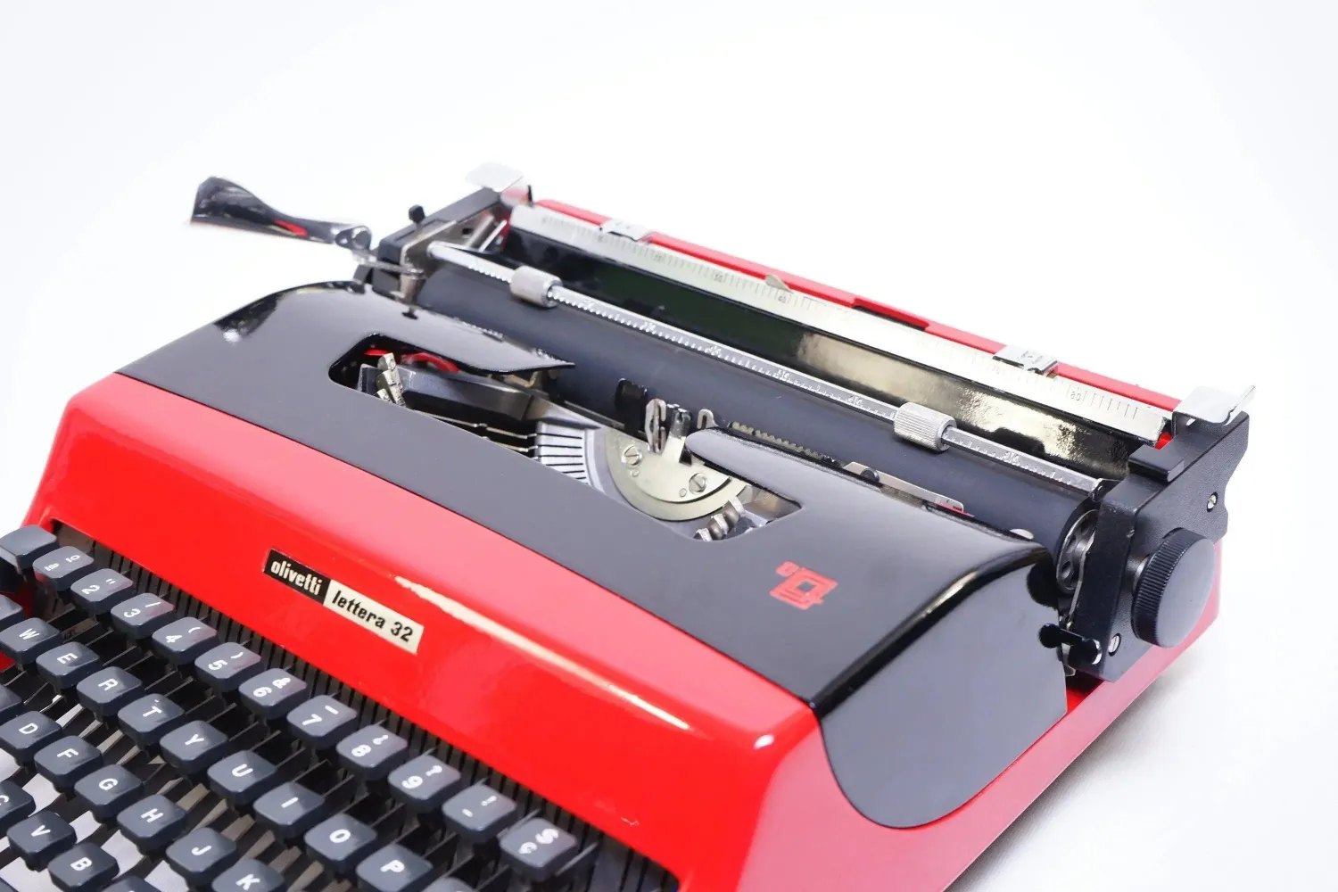 Olivetti Lettera 32 Red &amp; Black Vintage Manual Typewriter, Refurbished