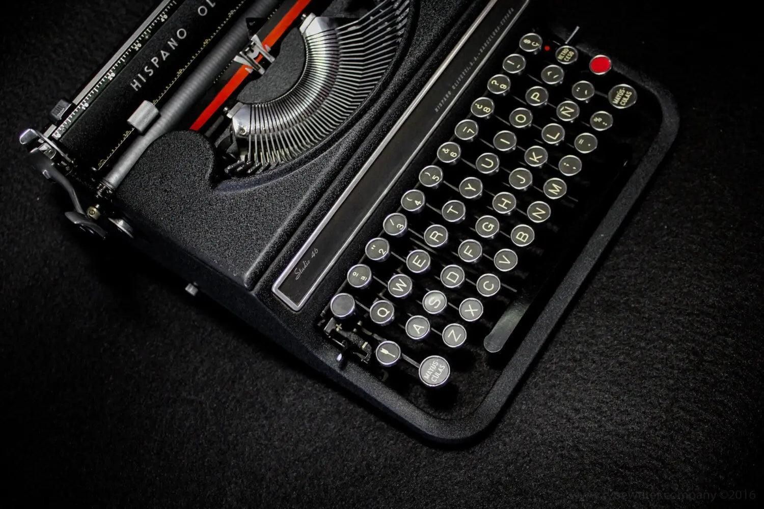 Olivetti Studio 46 (42) Classic Black Vintage Typewriter Serviced, case