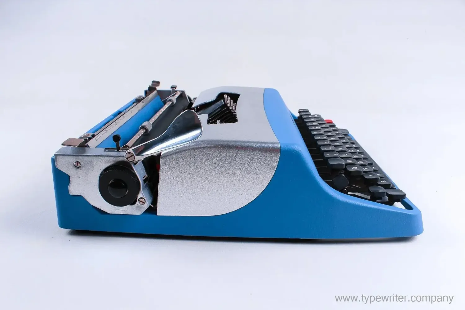 Olivetti Lettera 32 Blue &amp;Silver, Vintage Manual Typewriter, Restored