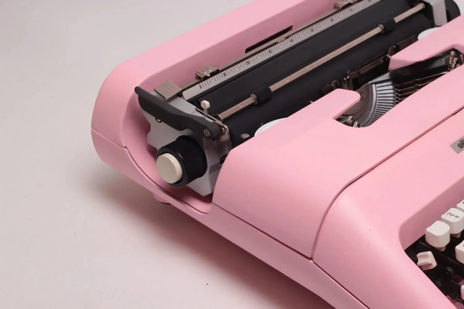 Olivetti Lettera 35 Pink Typewriter, Vintage, Mint Condition, Professionally Serviced
