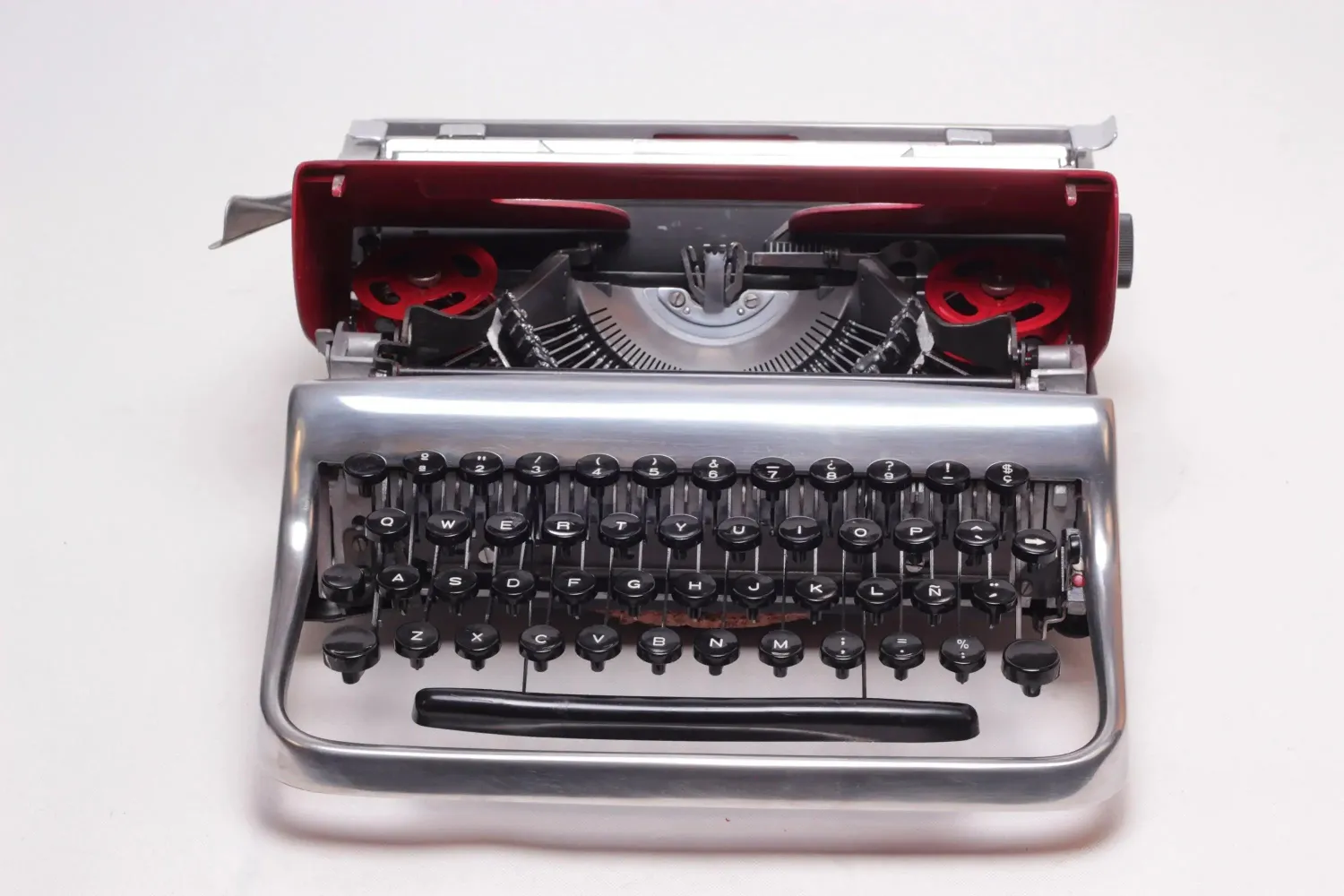 Olivetti Pluma 22, Polished Silver Manual Vintage Typewriter, Restored