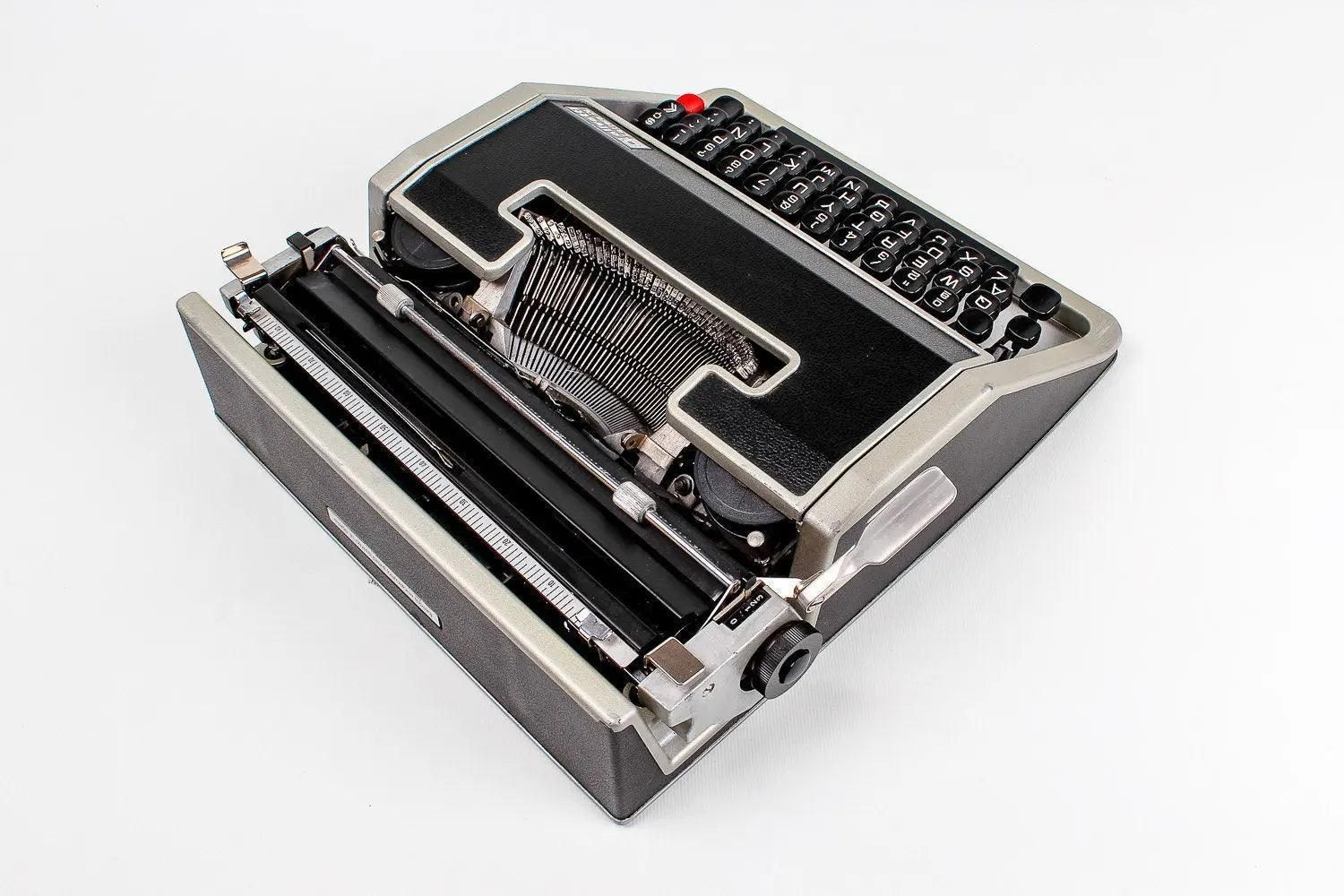 Olivetti Lettera DL / 33 Black Typewriter, Vintage, Refurbished