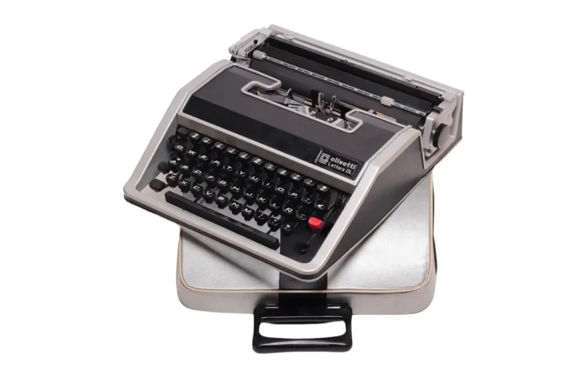 Olivetti Lettera DL / 33 Black Typewriter, Vintage, Refurbished