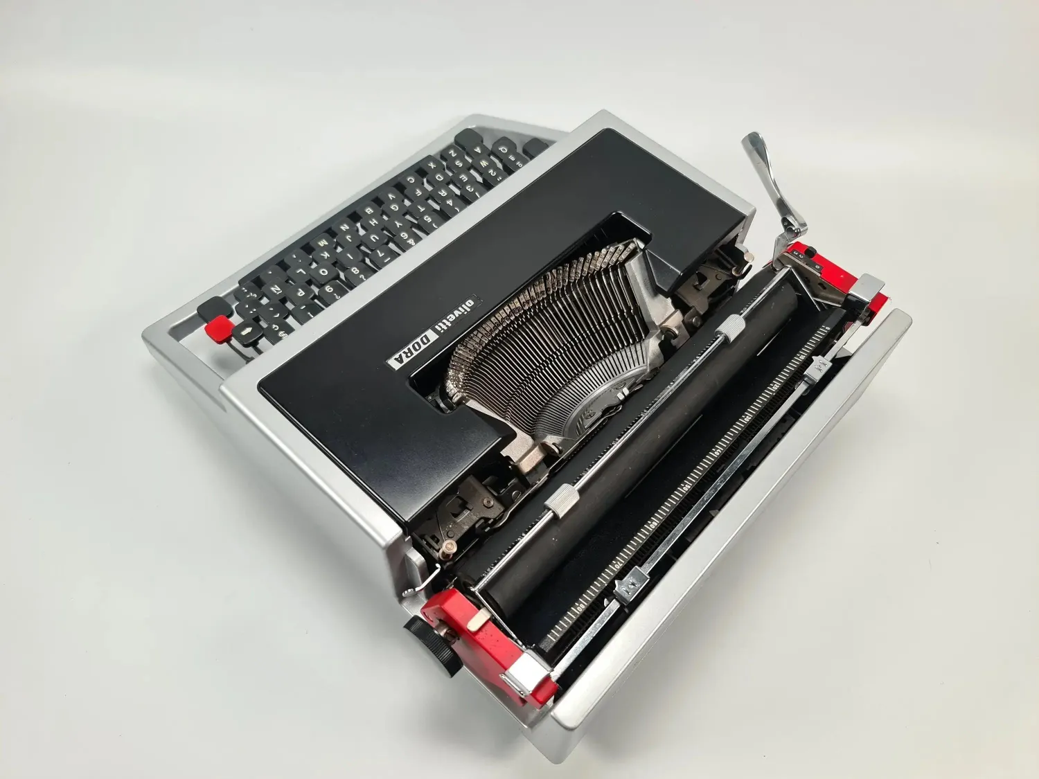 Olivetti Dora / Lettera 31 Silver &amp; Black Typewriter, Manual, Vintage, QWERTY, Refurbished