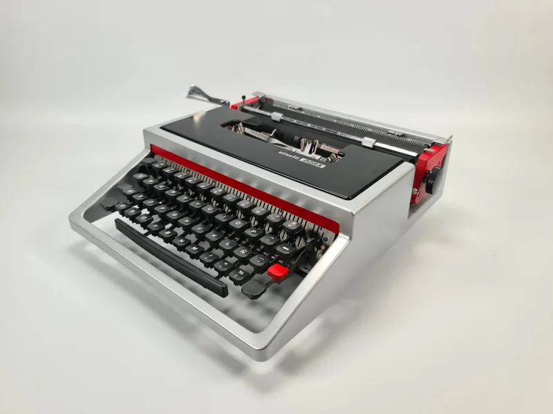 Olivetti Dora / Lettera 31 Silver &amp; Black Typewriter, Manual, Vintage, QWERTY, Refurbished