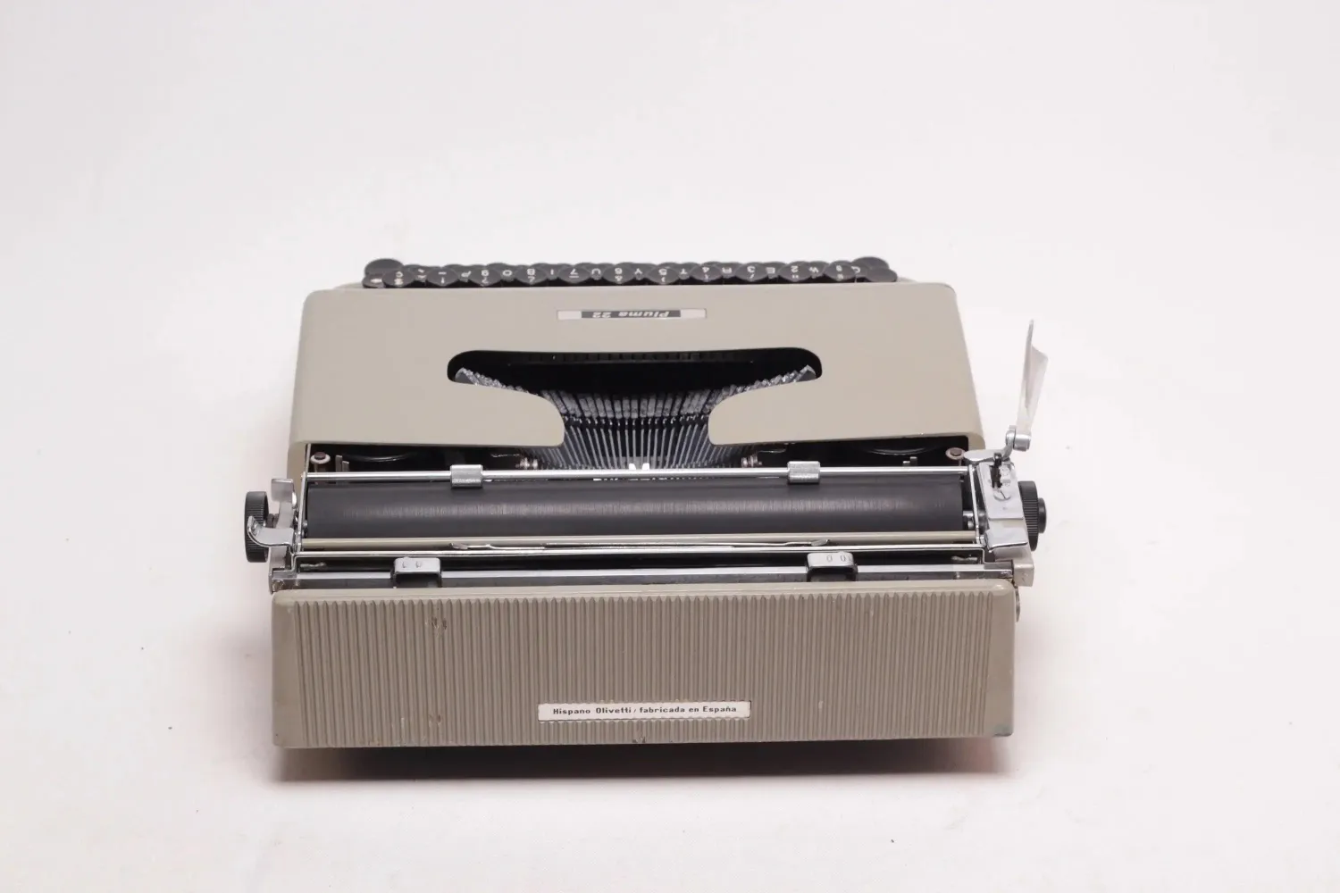 Olivetti Pluma 22 Manual Vintage Typewriter, Portable, Serviced