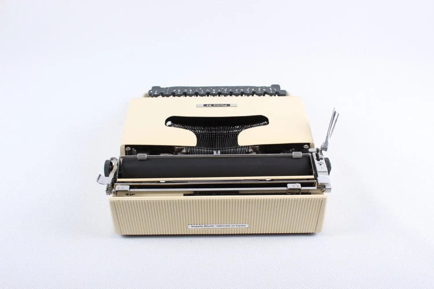 Olivetti Pluma 22 Original Cream Manual Vintage Typewriter, Serviced