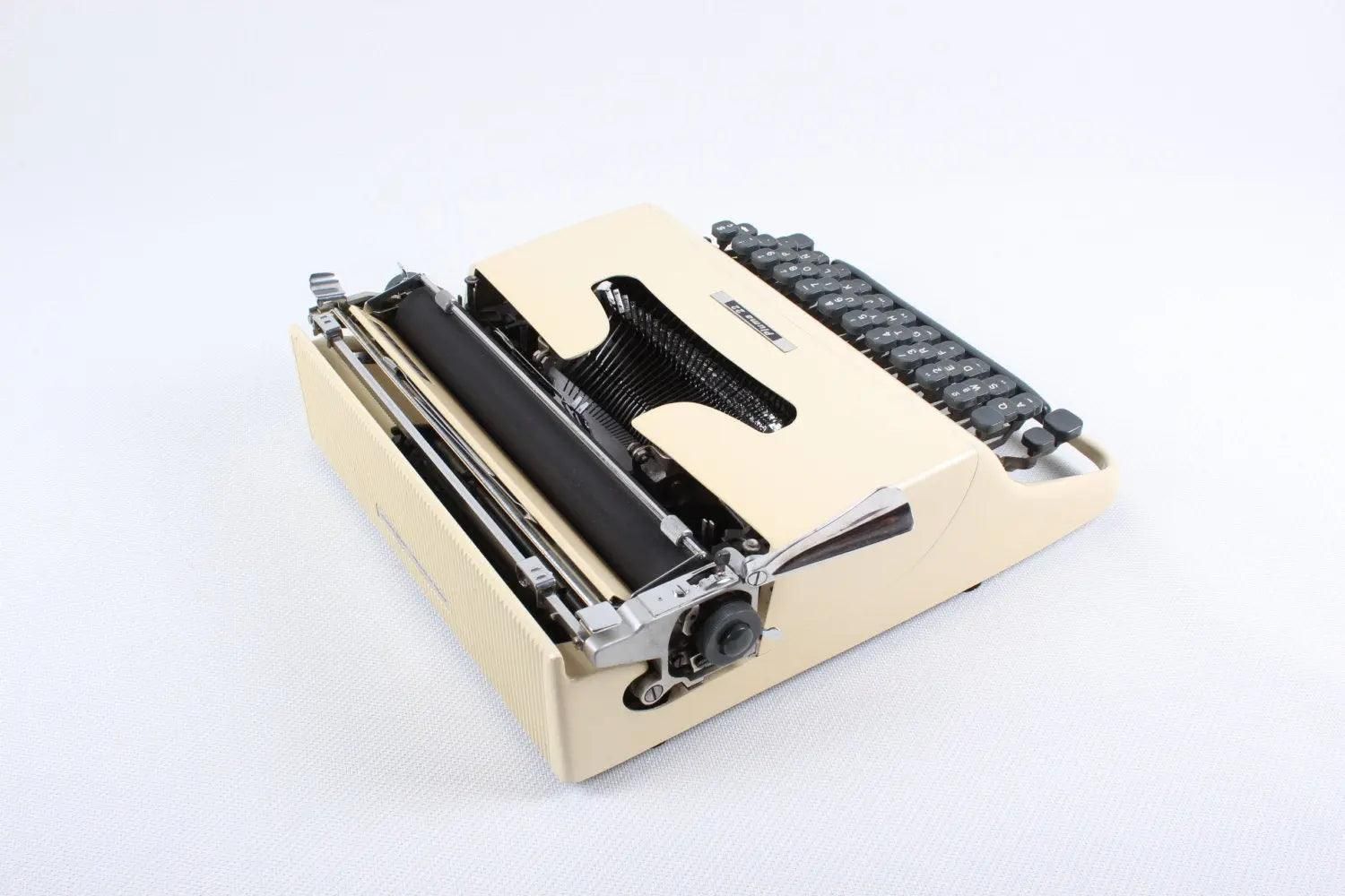 Olivetti Pluma 22 Original Cream Manual Vintage Typewriter, Serviced