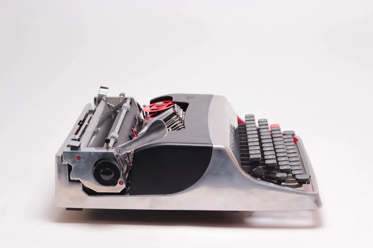 Olivetti Lettera 32 Polished Silver and Black Vintage Manual Typewriter, Refurbished