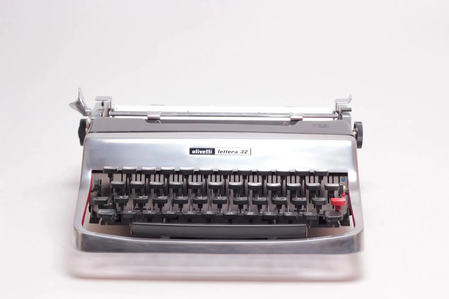 Olivetti Lettera 32 Polished Silver and Black Vintage Manual Typewriter, Refurbished