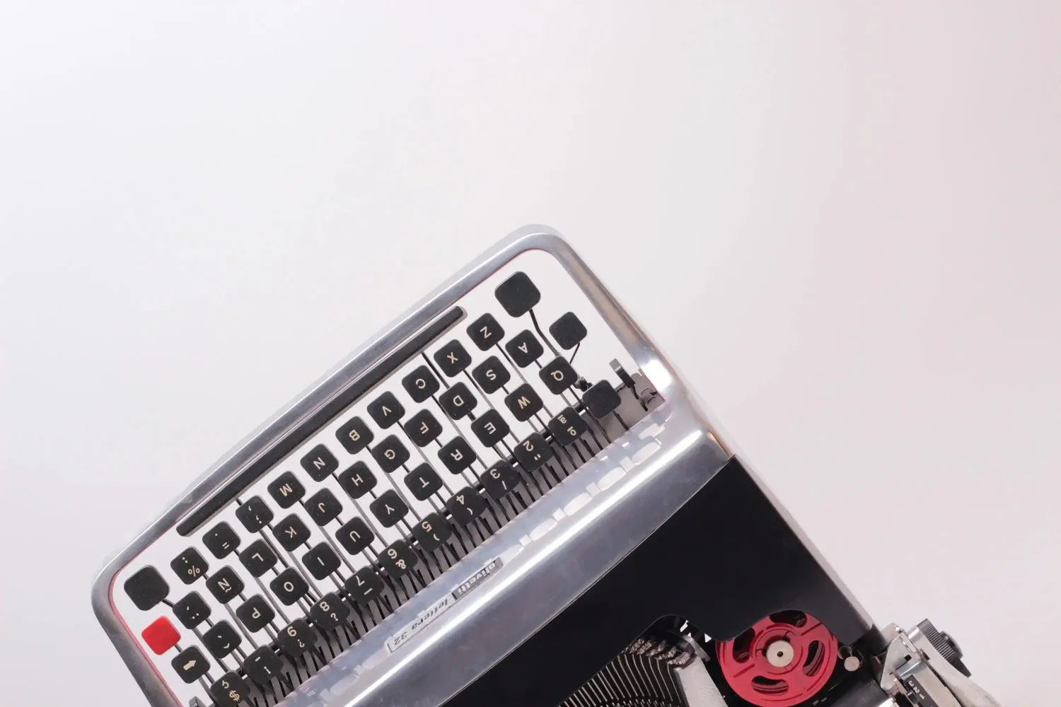 Olivetti Lettera 32 Polished Silver and Black Vintage Manual Typewriter, Refurbished