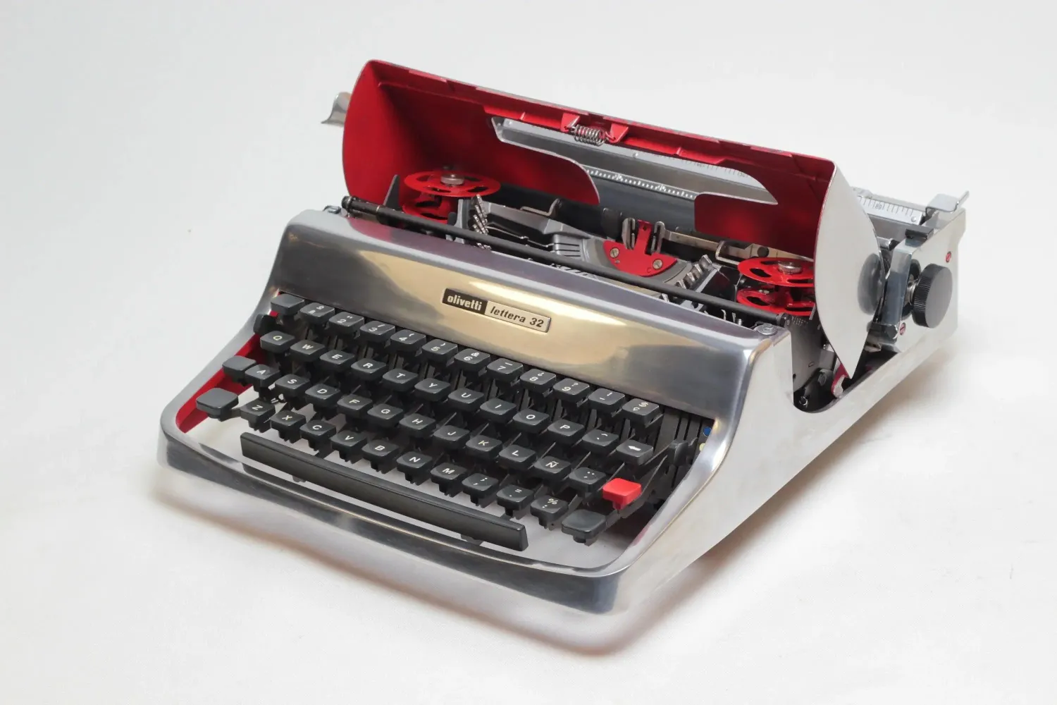 Olivetti Lettera 32 Polished Silver Vintage Manual Typewriter Restored
