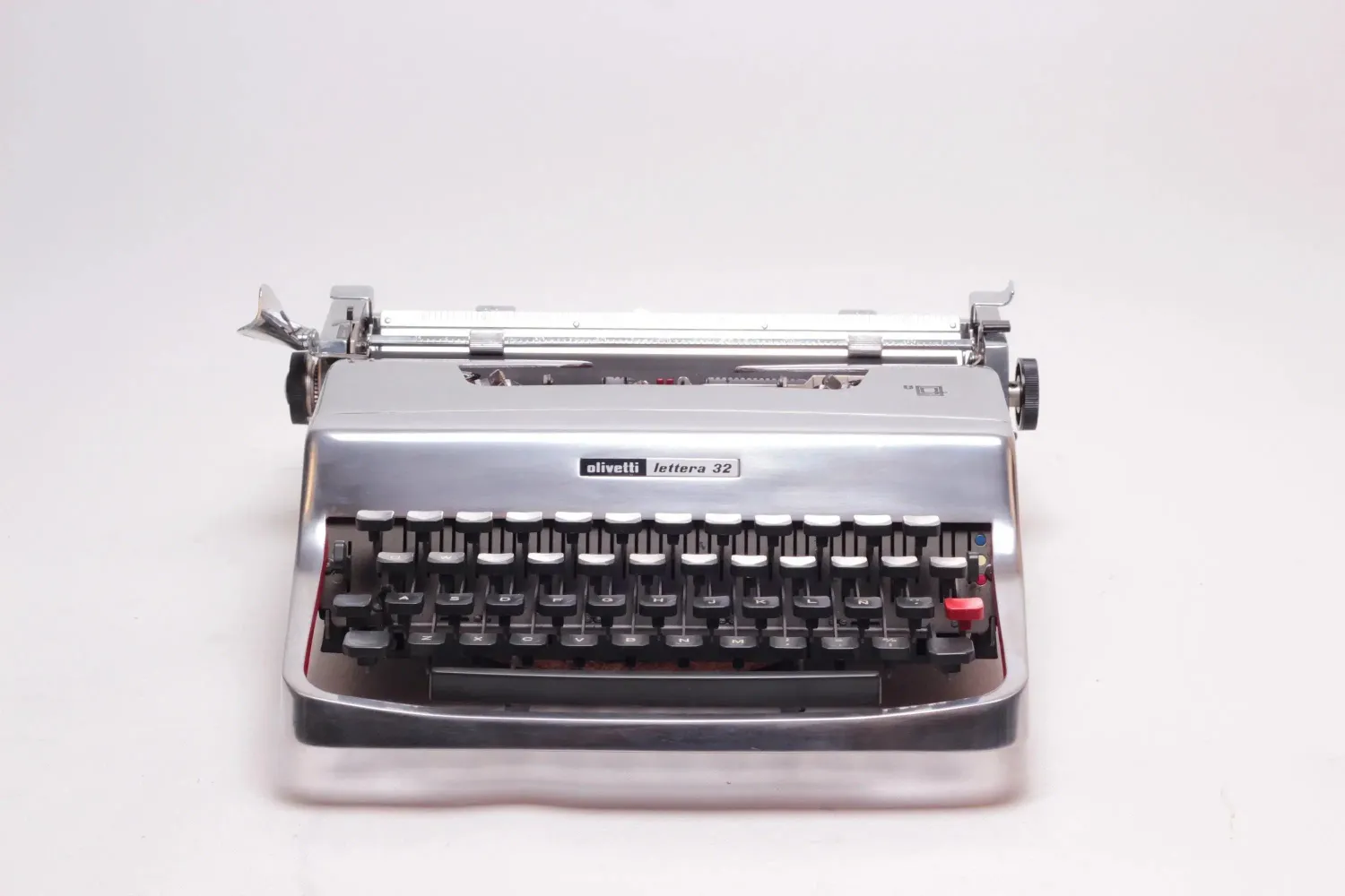 Olivetti Lettera 32 Polished Silver Vintage Manual Typewriter Restored