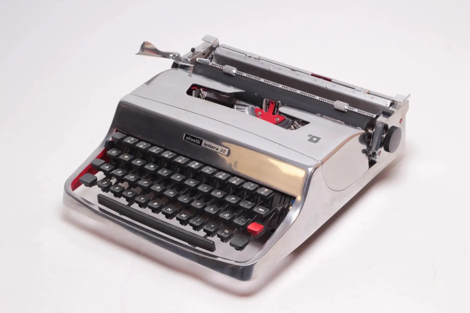 Olivetti Lettera 32 Polished Silver Vintage Manual Typewriter Restored