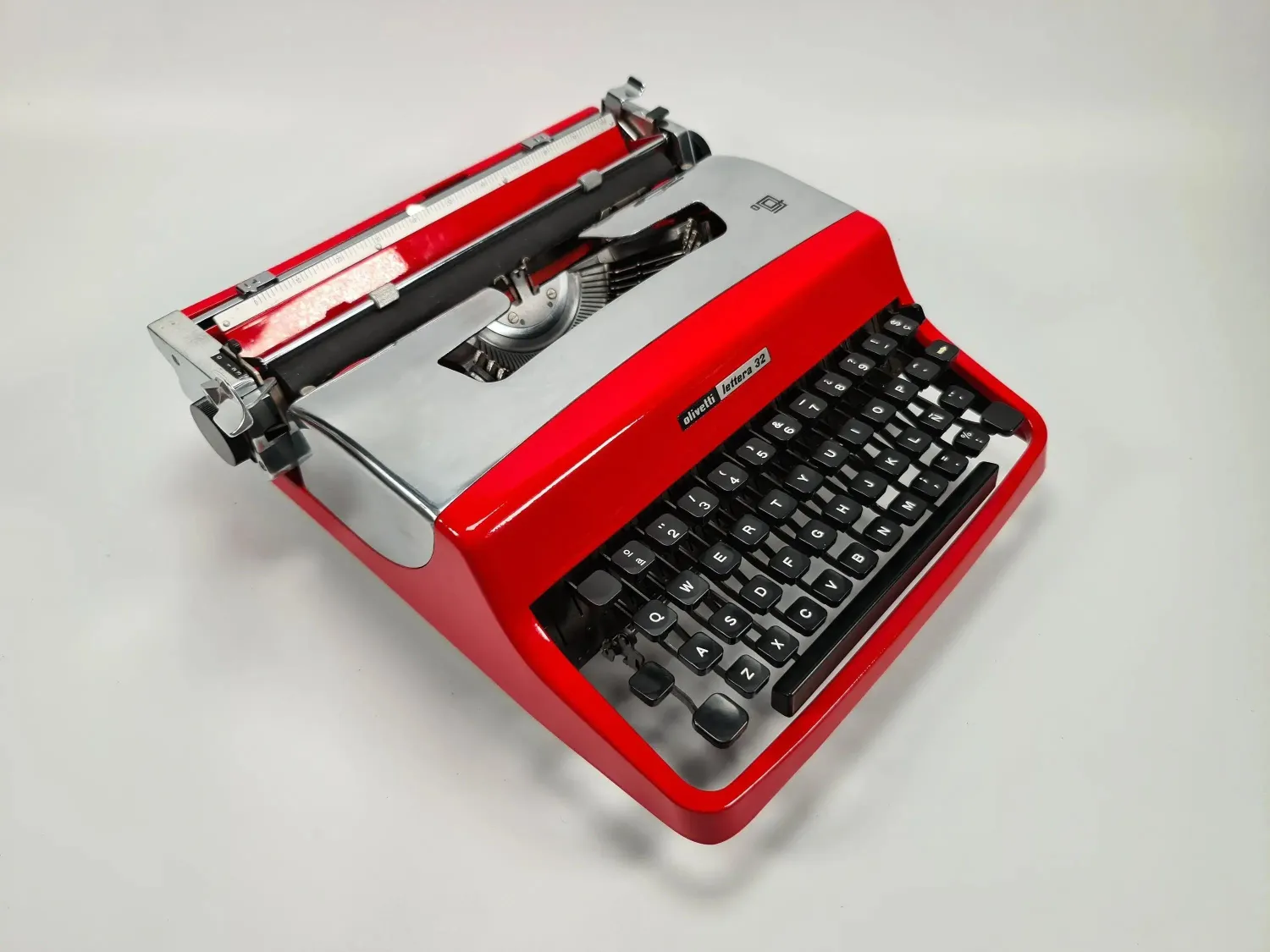 Olivetti Lettera 32 Red and Silver Vintage Manual Typewriter, Restored
