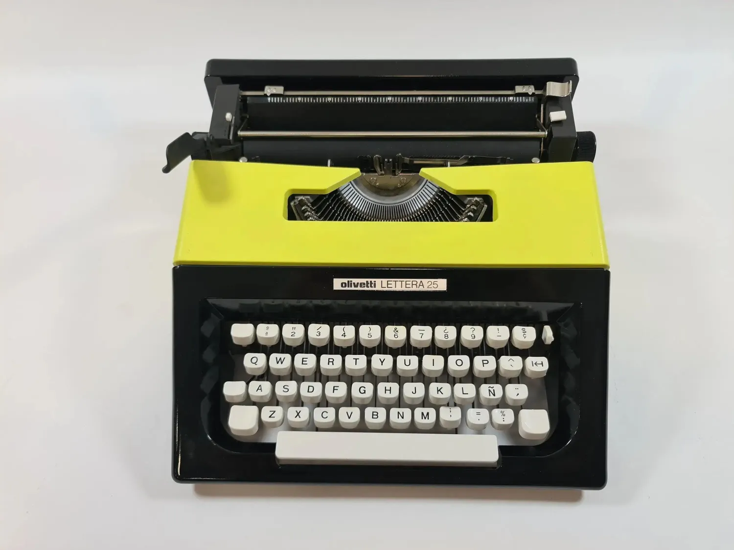 Olivetti Lettera 25 Custom Color, Vintage Manual Typewriter, Restored