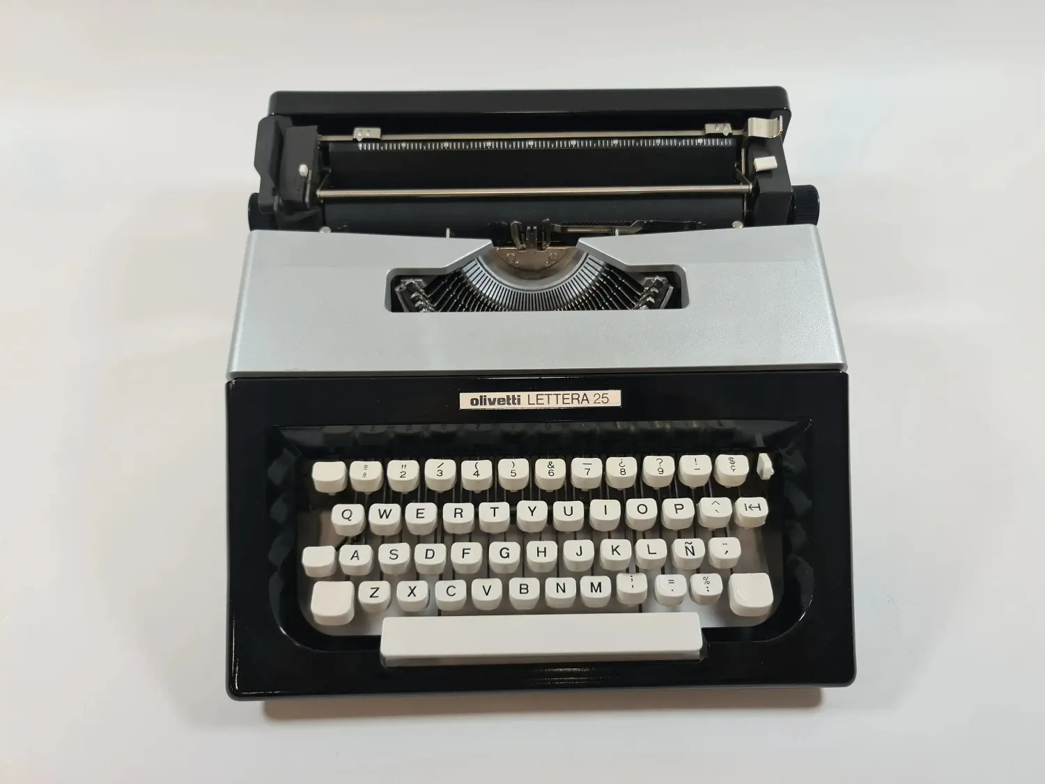 Olivetti Lettera 25 Custom Color, Vintage Manual Typewriter, Restored