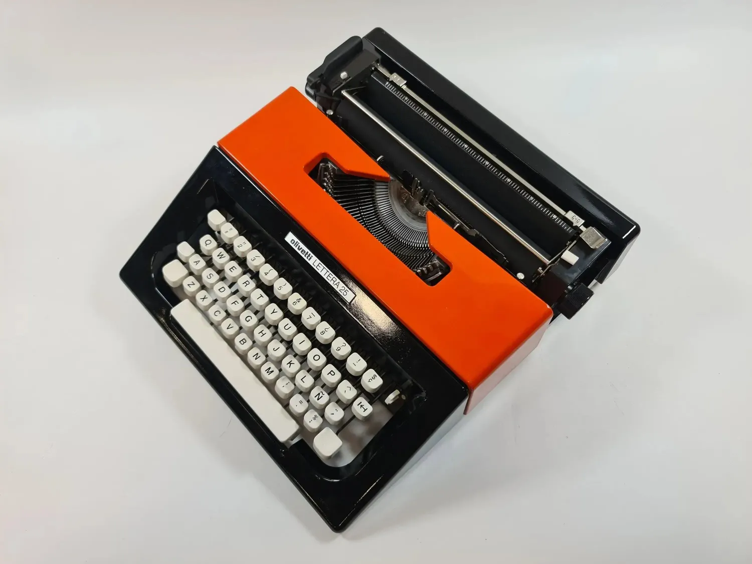 Olivetti Lettera 25 Custom Color, Vintage Manual Typewriter, Restored