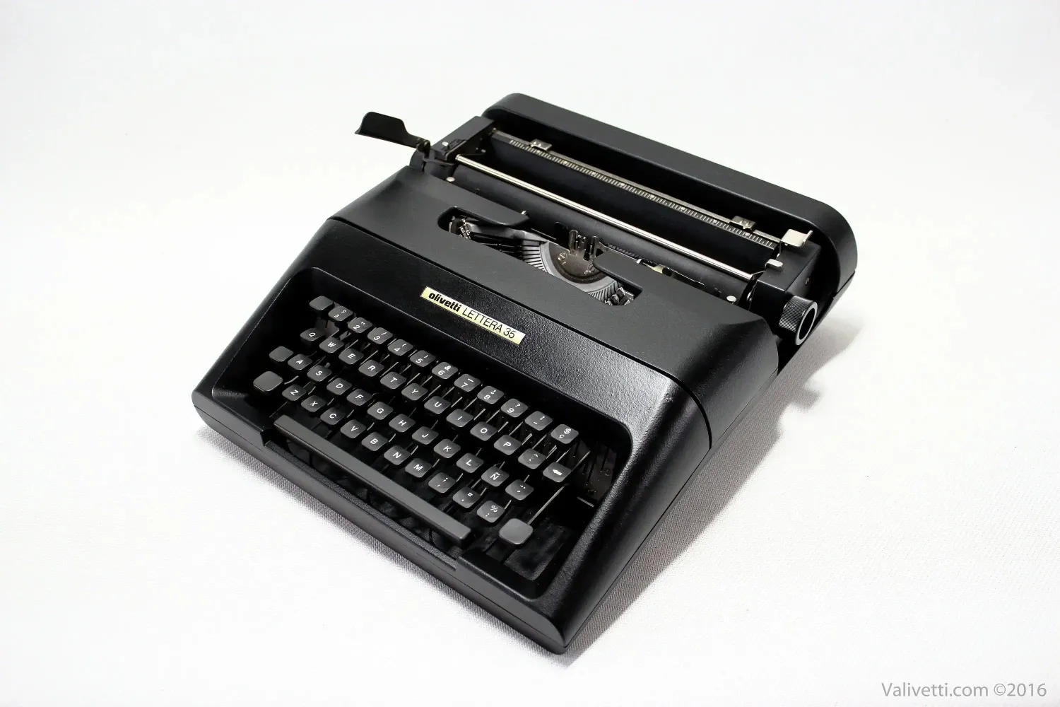 Olivetti Lettera 35 Matte Black, Manual Vintage Typewriter, Restored