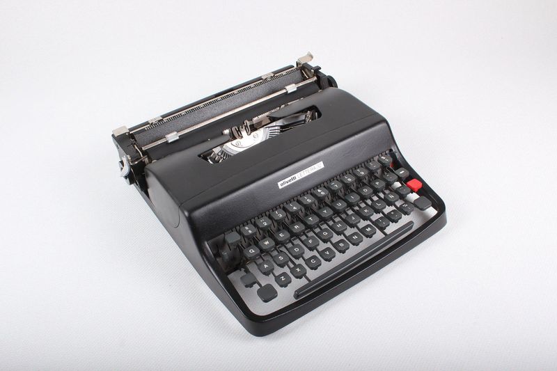 Olivetti Lettera 32 Black Manual Vintage Typewriter, Restored