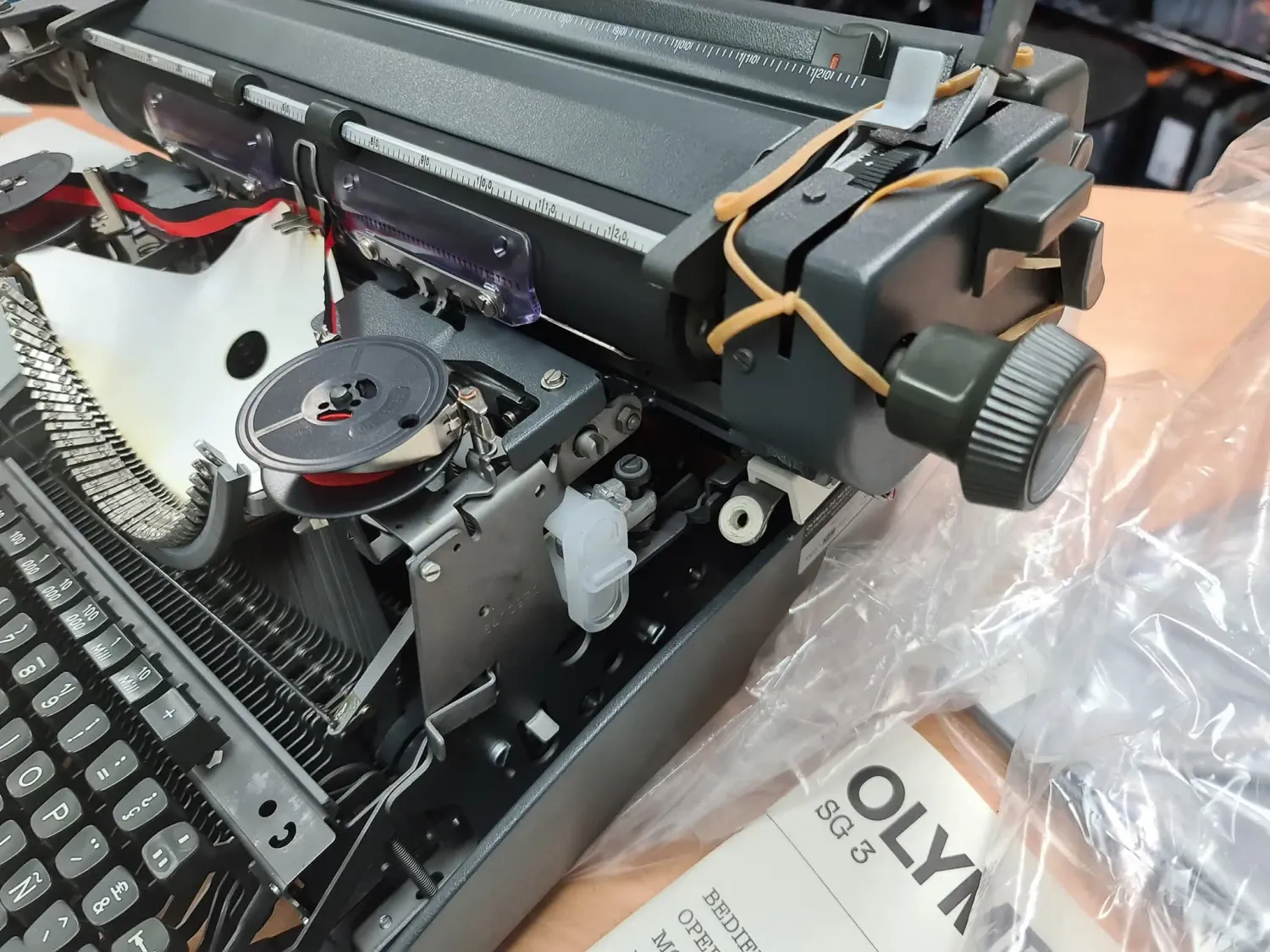 Olympia SG 3 Typewriter, carriage A3, manual BRAND NEW