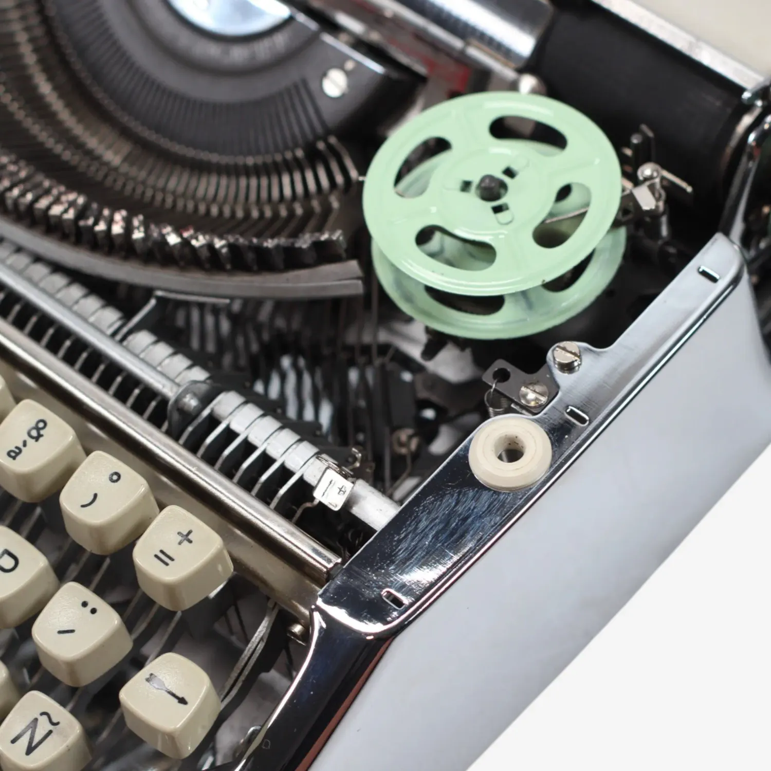 Olympia Splendid Vintage Manual Typewriter, Chrome, Green, QWERTY, Restored