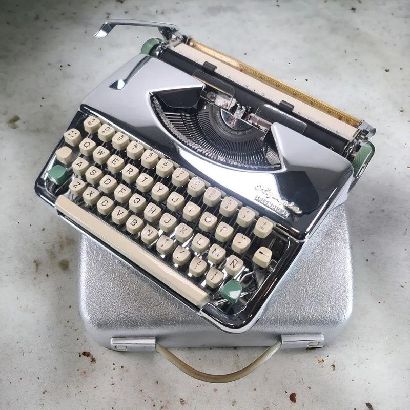Olympia Splendid Vintage Typewriter, Chrome-Plated, QWERTY Keyboard, Restored