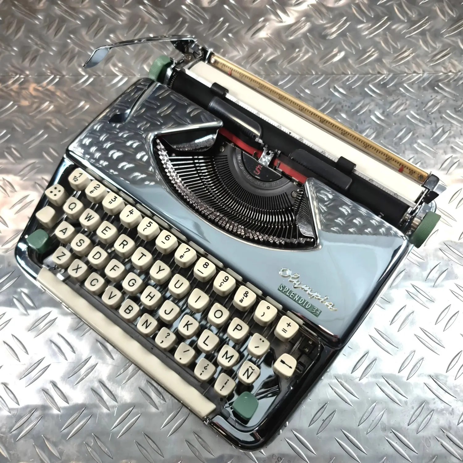 Olympia Splendid Vintage Typewriter, Chrome-Plated, QWERTY Keyboard, Restored