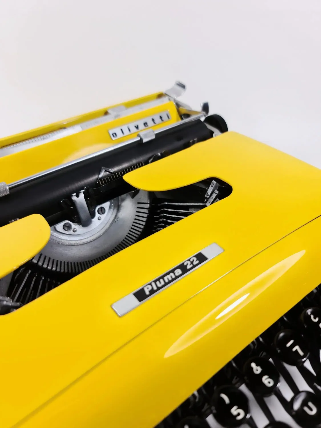 Olivetti Pluma 22, Pro Yellow Manual Vintage Typewriter, Restored