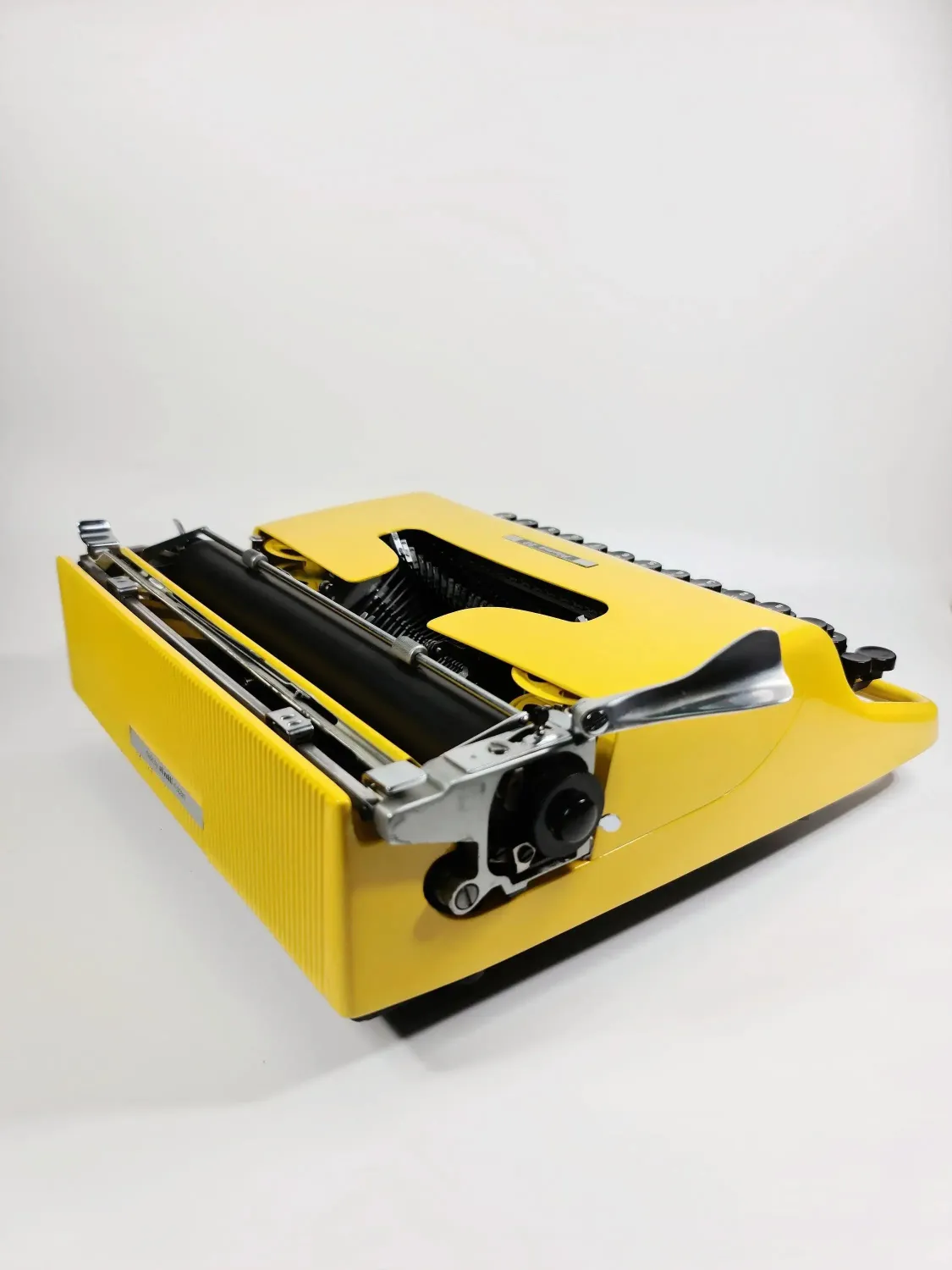 Olivetti Pluma 22, Pro Yellow Manual Vintage Typewriter, Restored