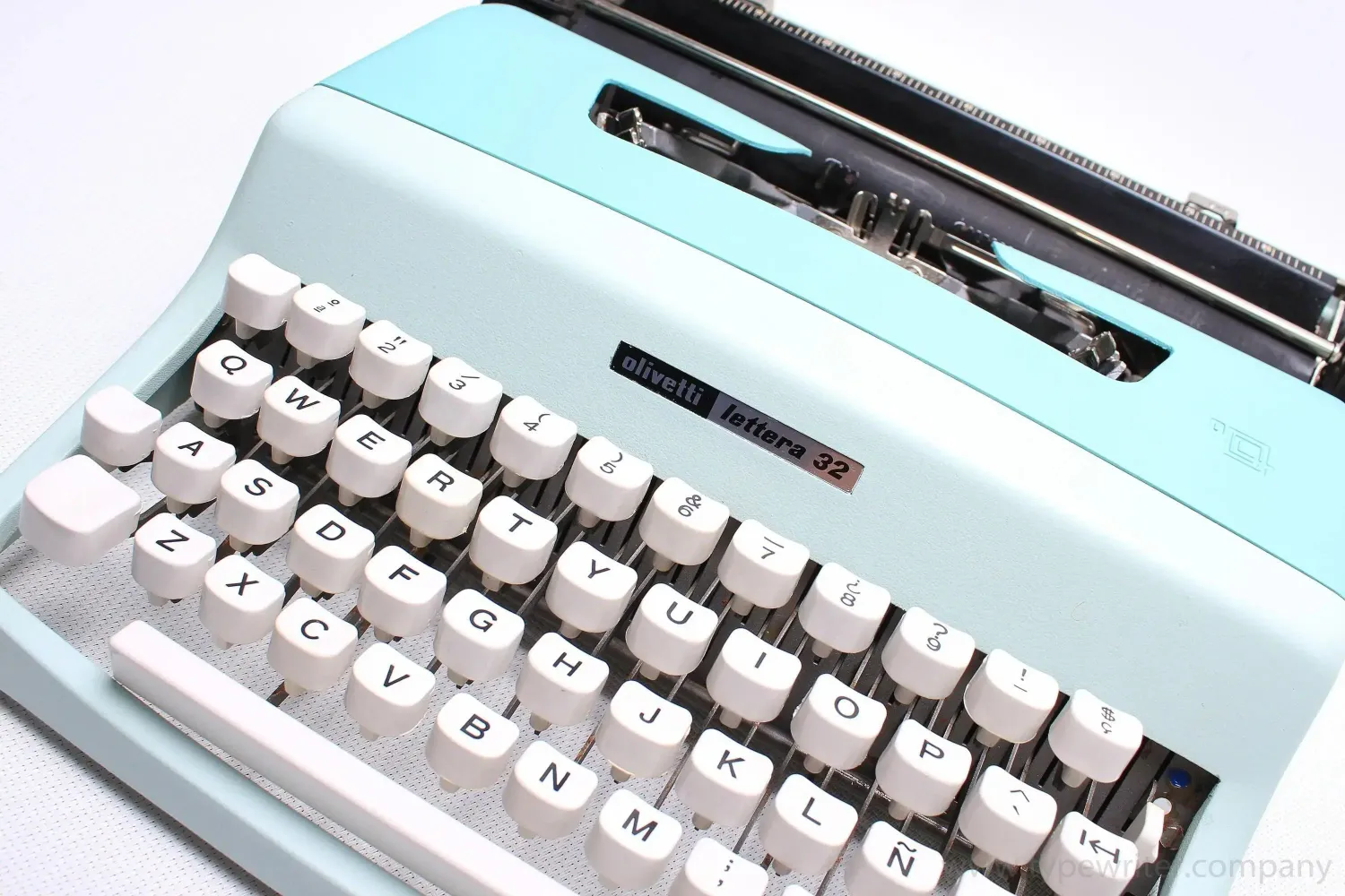 Olivetti Lettera 32 Light Blue, Vintage Manual Typewriter, Restored